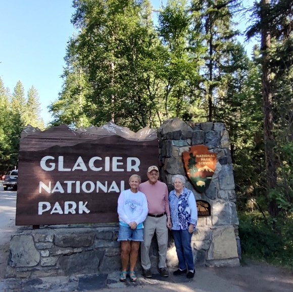 Meet your Posher, Joy @joy2poshworld62 - Picture 9 of 11